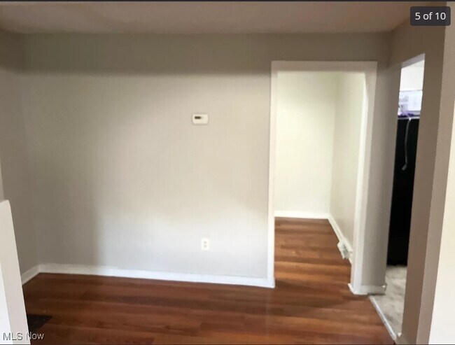 Foto del edificio - 851 Forrest Dr