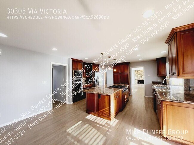 Foto del edificio - 30305 Vía Victoria