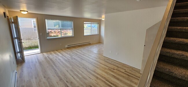 Foto del edificio - Everett 2 Bedroom Updated Townhome in Small Complex