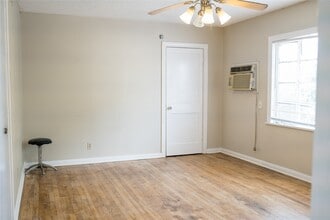 Building Photo - 2218 1/2 Chapman St