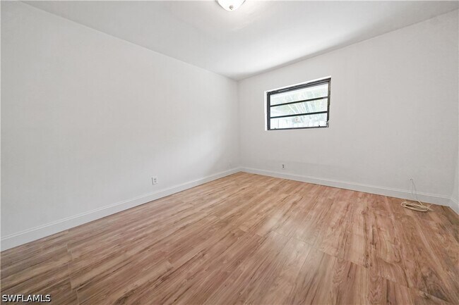 Foto del edificio - 5078 Amber Ln