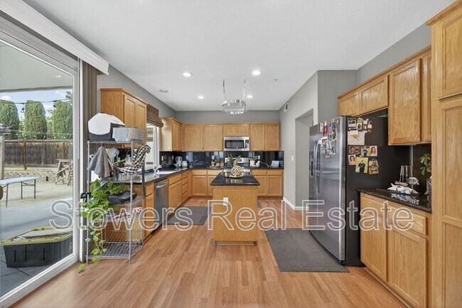 Foto del edificio - 729 Copperfield Ct