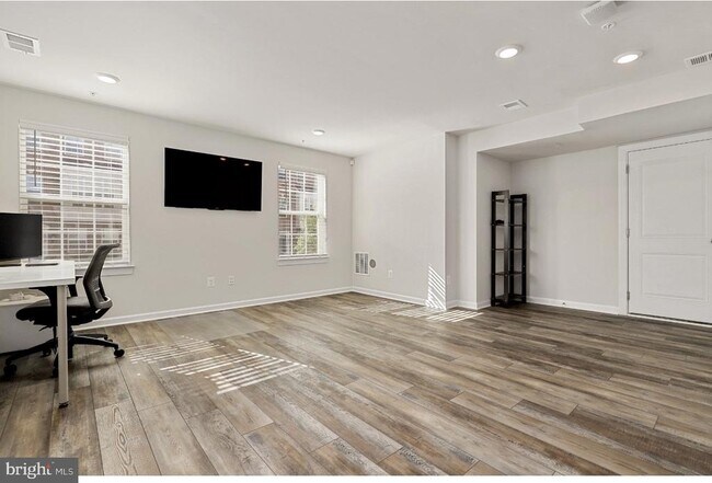 Building Photo - 7132 McHenry Mews