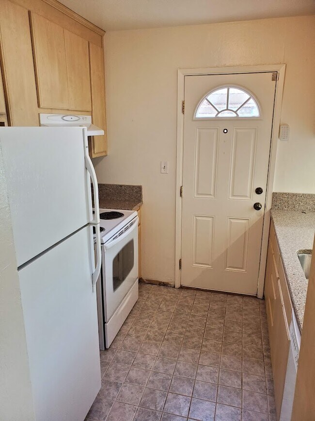 Kitchen1 - 2015 Olivera Rd
