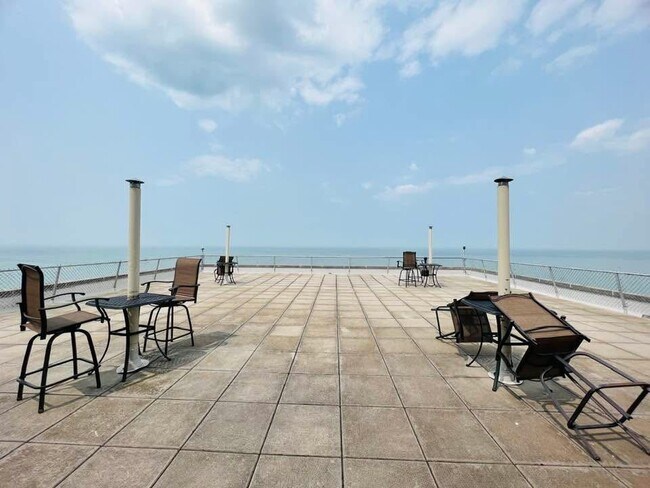 Foto del edificio - 11820 Edgewater Dr