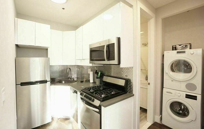 Building Photo - 160 W 130th St