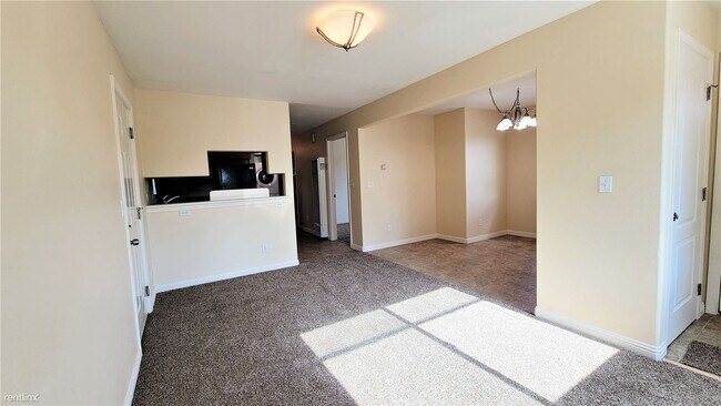 Building Photo - 2 br, 1 bath Duplex - 22695 Sonoma Street