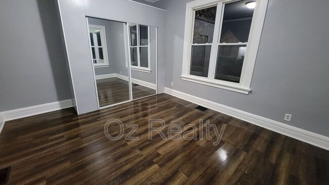 Foto del edificio - 346 Parker Ave