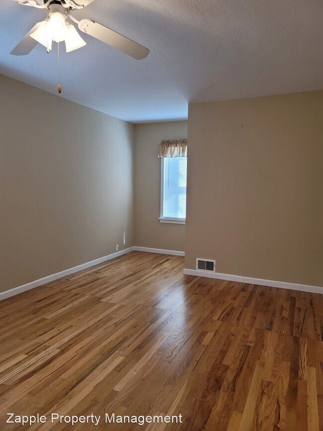 Building Photo - 2 br, 1 bath House - 121 W. Elder