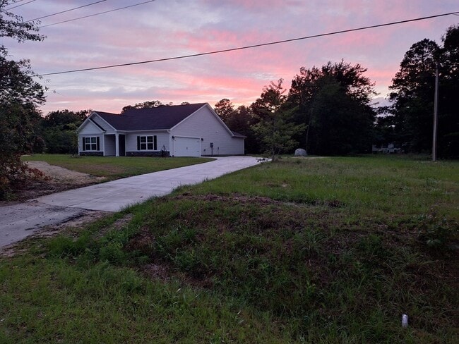 Building Photo - Newer Three Bedroom Home in Elgin SC!
