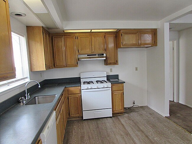 Foto del edificio - 3 BR/2BA | Newly Renovated Single Family Home | 1-Car Covered Parking | Front yard!