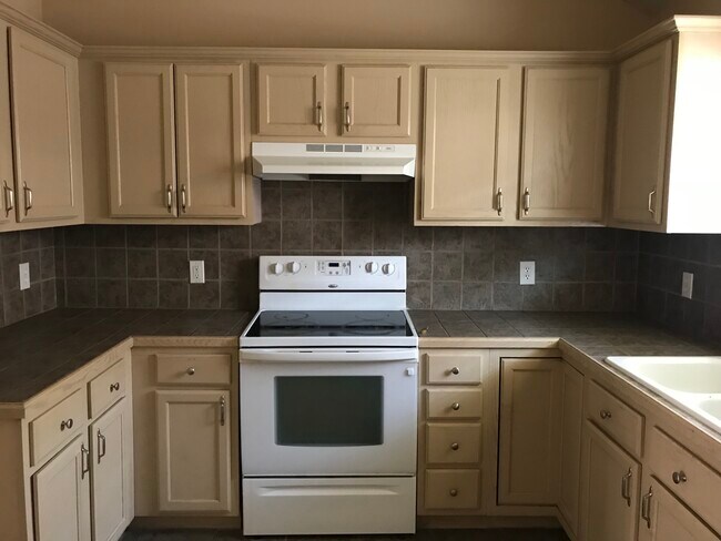 Building Photo - 501 Apache Gate Dr