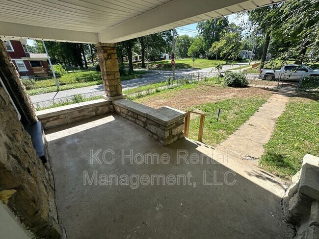 Building Photo - 2958 Lockridge Ave