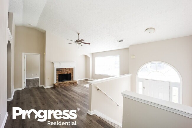 Foto del edificio - 587 Rosewood Cir