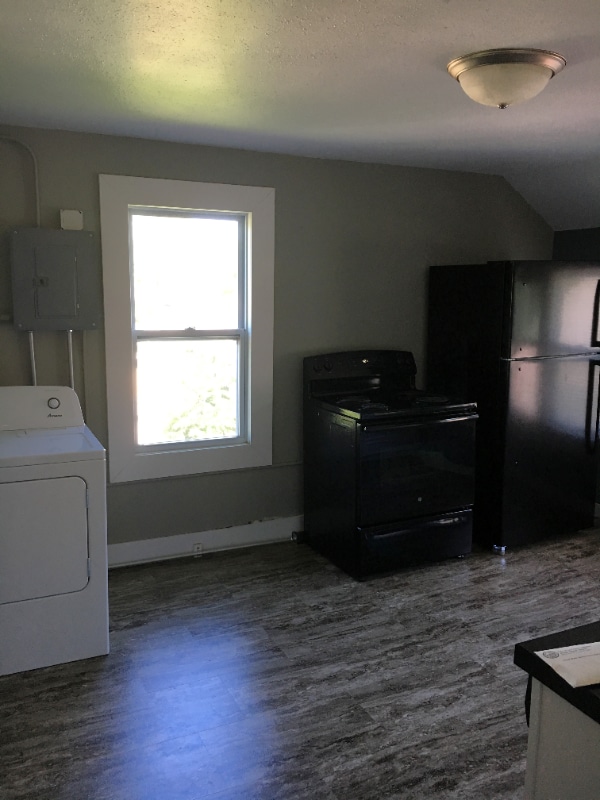 Building Photo - 1306 Charles St