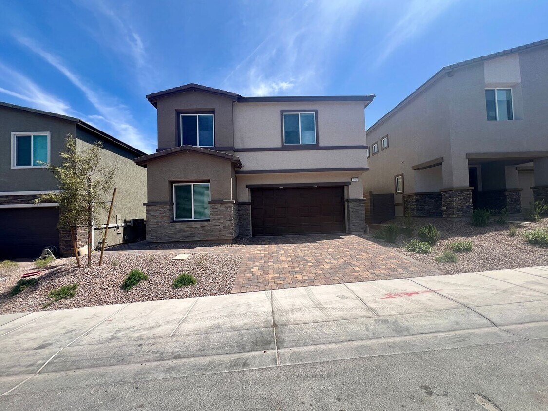 Foto principal - Stunning Newly Built 4-Bedroom, 3-Bathroom...