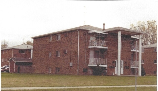 Primary Photo - 125 Mead St
