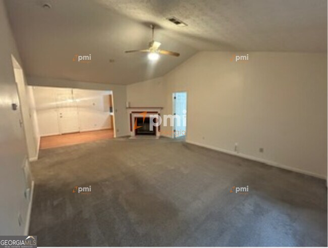 Building Photo - 2720 Sapphire St