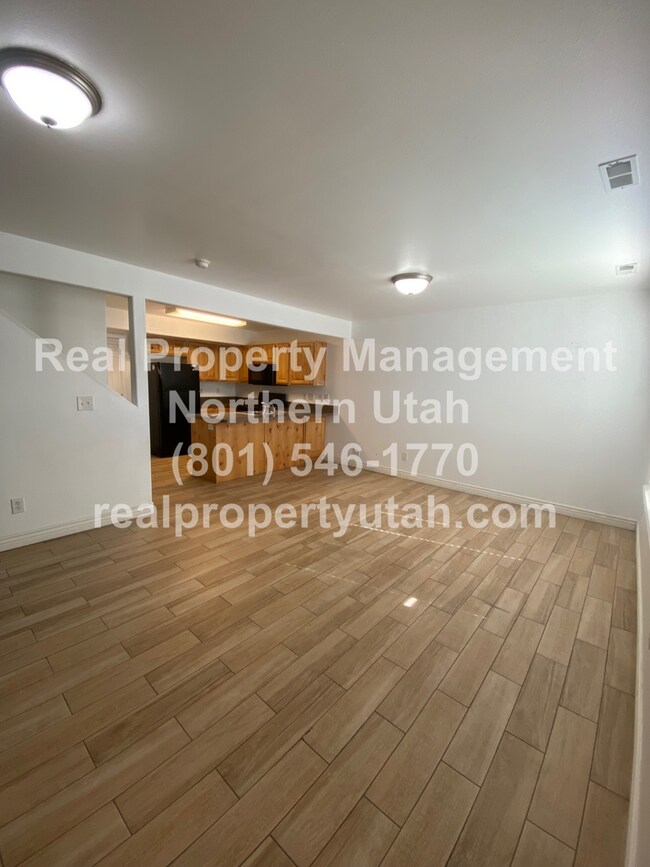 Foto del edificio - Two-Story Townhome Coming Soon in Ogden