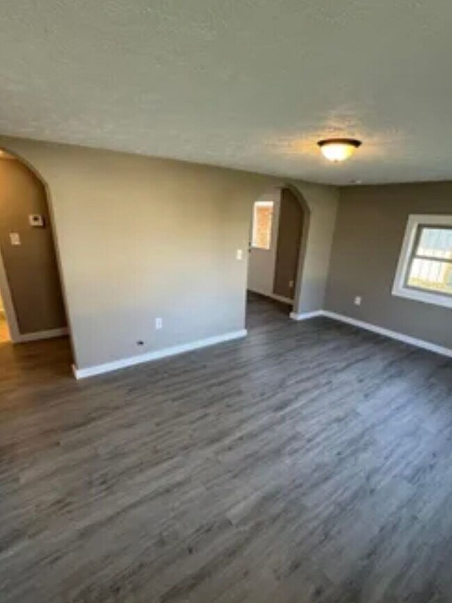 Foto del edificio - 2 bedroom/1 bath w/carport