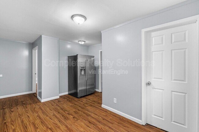 Foto del edificio - 8235 Albin Ave