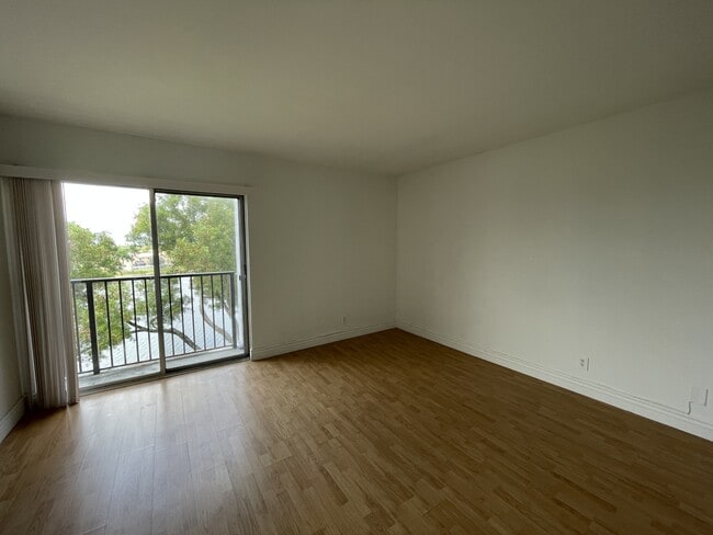 Building Photo - 8560 Sherman Cir N
