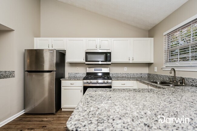 Building Photo - 403 Edgewood Dr