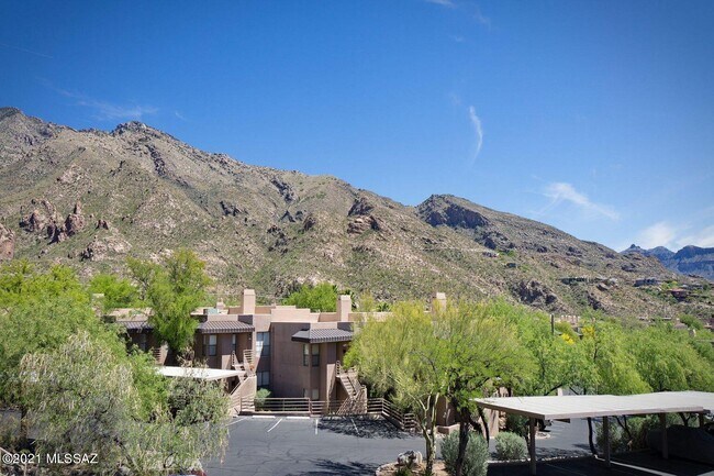 Foto del edificio - 6655 N Canyon Crest Dr