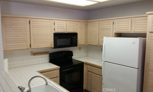 Building Photo - 6 Lehigh Aisle Unit 122