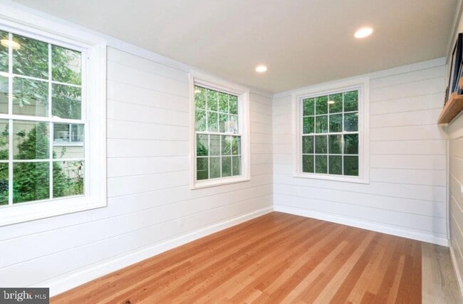 Building Photo - 10904 Devin Pl