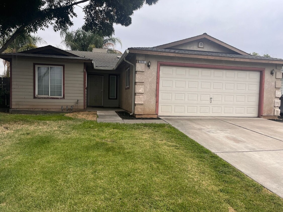 Primary Photo - Available Now! 4 bedroom, 2 bath home in R...