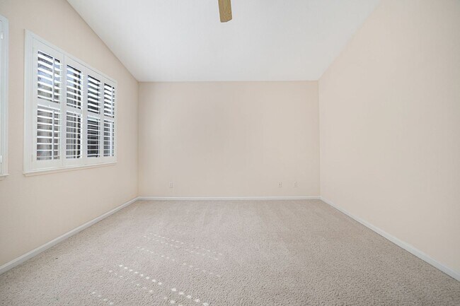 Foto del edificio - Highly Desirable Executive Home: 4 Bedroom...
