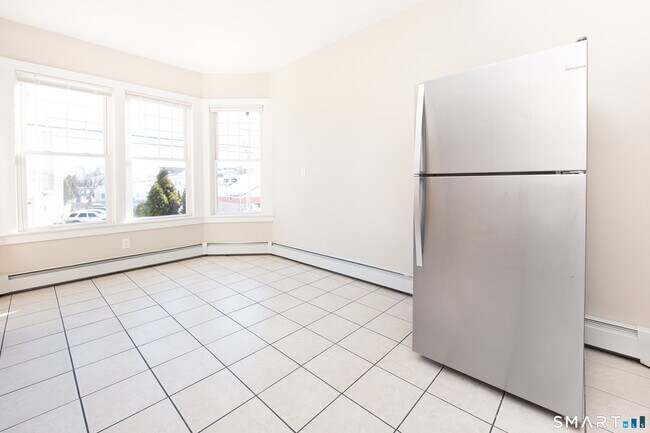 Building Photo - 525 E Main St