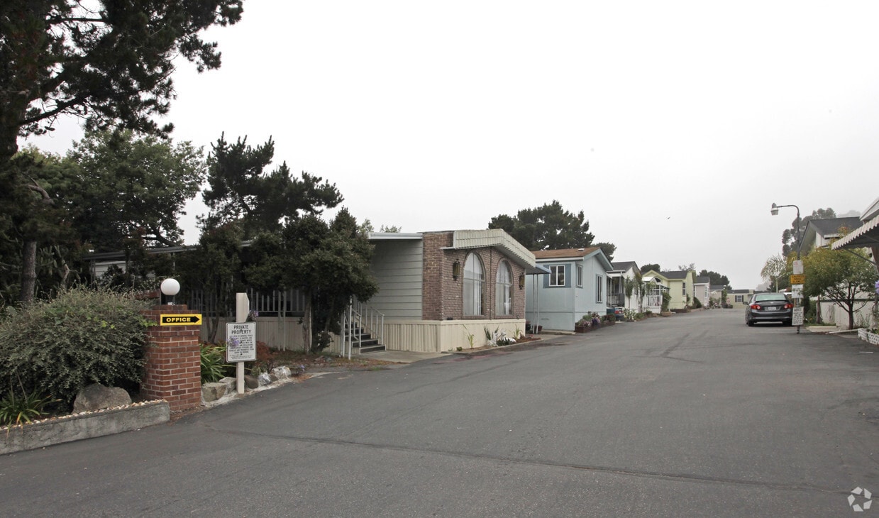 Primary Photo - Ocean Breeza Mobile Manor