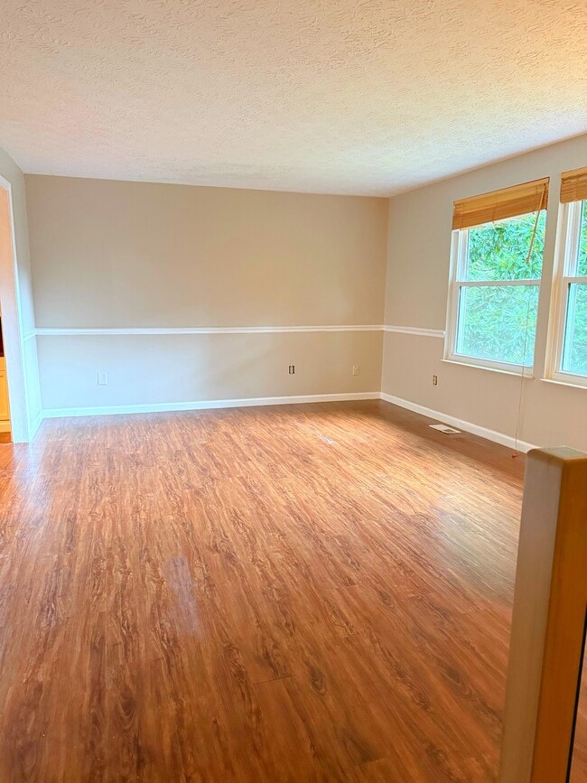 Building Photo - 3450 Ellenwood Ct NE