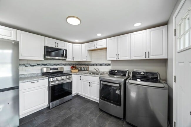 Building Photo - 162 Frederick Dr