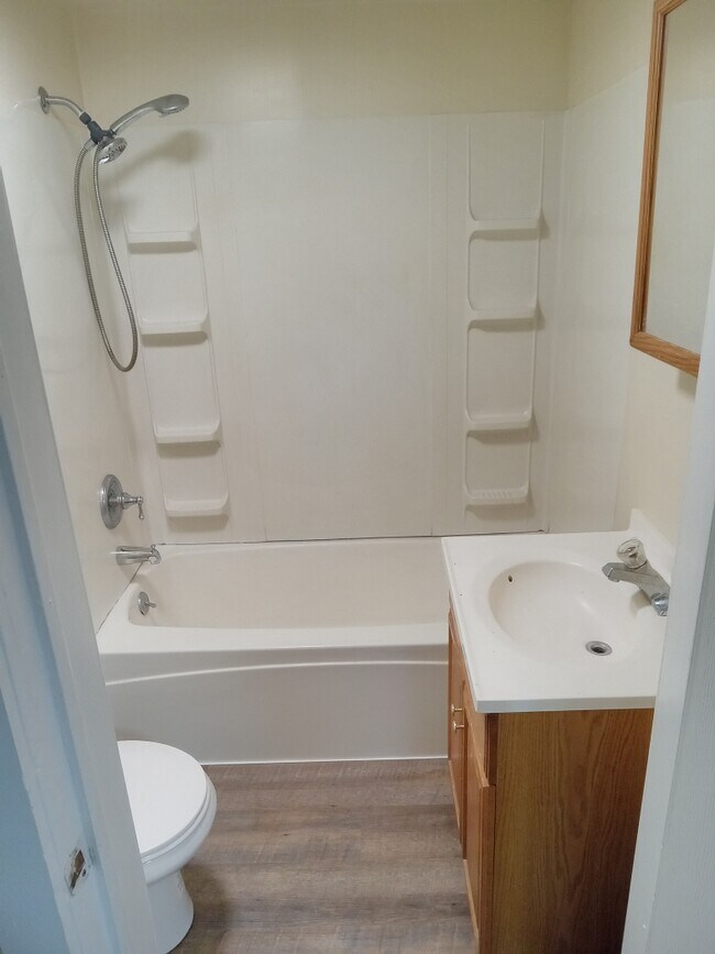 Foto del edificio - 1209 E Chestnut St