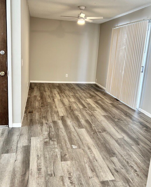 Foto del edificio - 2308 E Vermont Ave