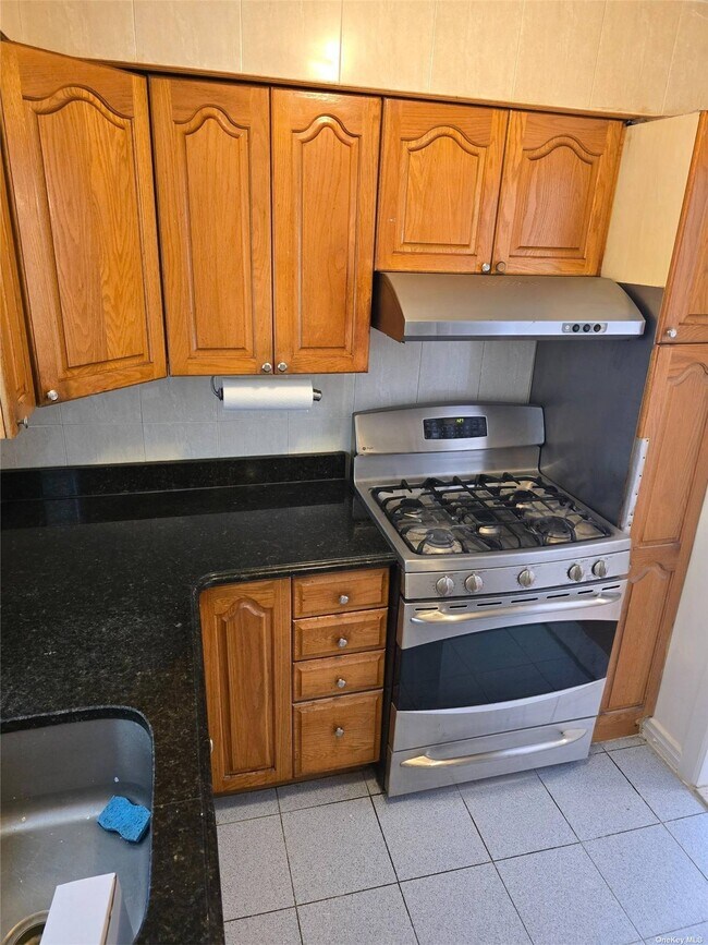 Foto del edificio - 43-32 194th St
