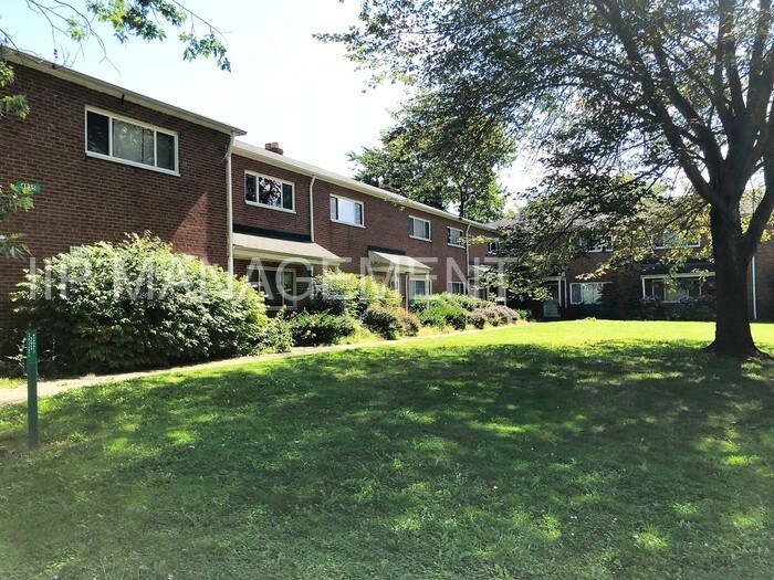 Building Photo - Miles Landing 3BD/1.5 BA Townhouse