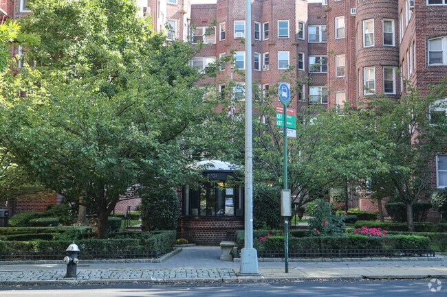 Building Photo - 8701 Shore Rd