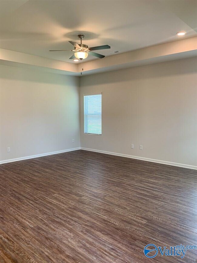 Building Photo - 117 Fernhill Dr NW