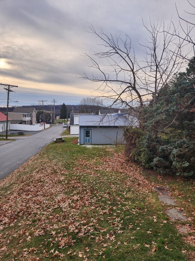 Building Photo - 120 Cooper St