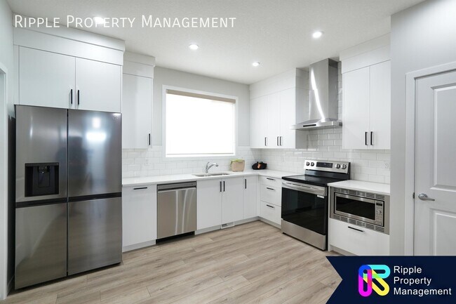 Photo du bâtiment - GORGEOUS 2 BEDS + DEN / 2 BATH MAIN FLOOR