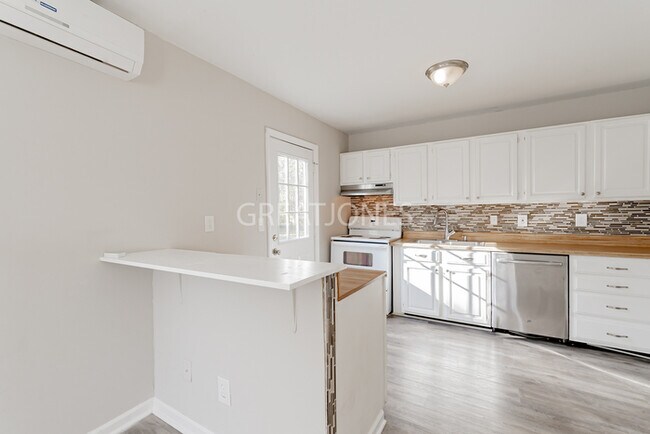 Building Photo - 1068 Hard Pinch Rd