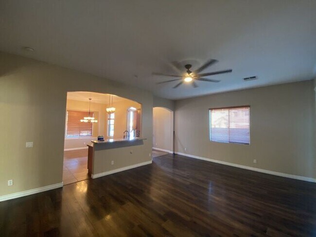 Foto del edificio - 3 Bed, 2 Bath Near Loop 202 in Laveen!