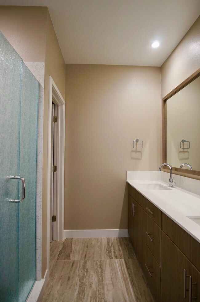 Building Photo - 1427 Wood St