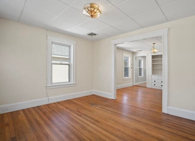 Building Photo - 34 Sparhawk St