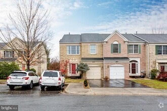 Building Photo - 8627 Trail View Dr
