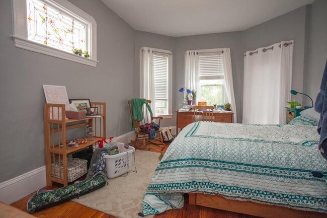 Building Photo - 4.0 bedroom in Somerville Massachusetts 02144